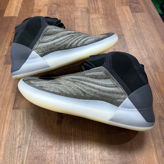 Yeezy QNTM Barium Size 8 NEW s17347