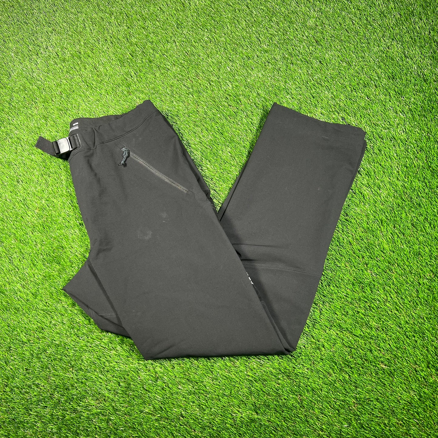 Arcteryx Black Nylon Straight Leg Pants Size Medium USED x15343