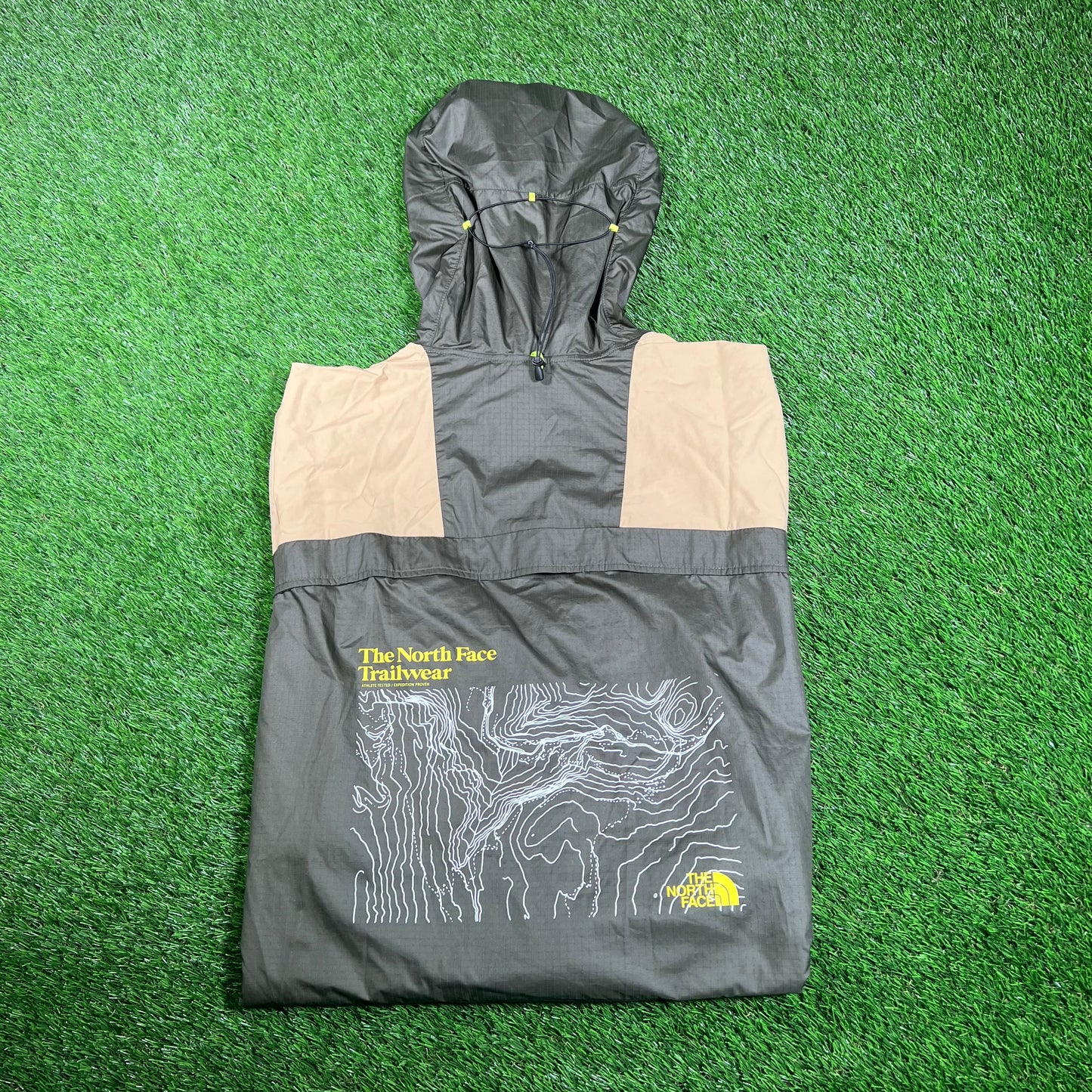 North Face "Trailwear" Olive/Khaki Windbreaker Size Large USED v17973