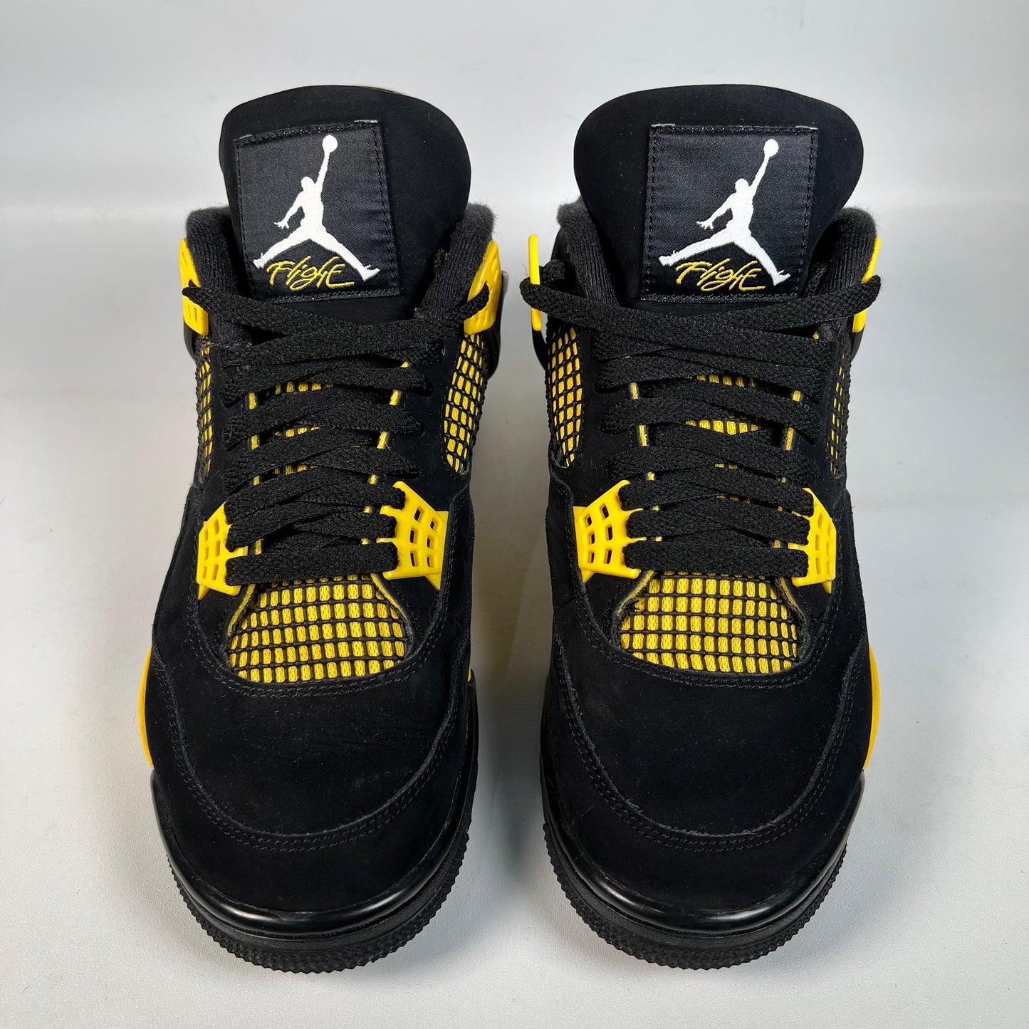 Jordan 4 Thunder (2023) Size 8.5 USED s21834