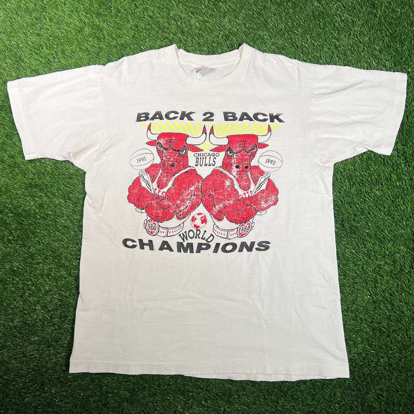 1992 Chicago Bulls White Back 2 Back Champos Tee Size Large USED v18230