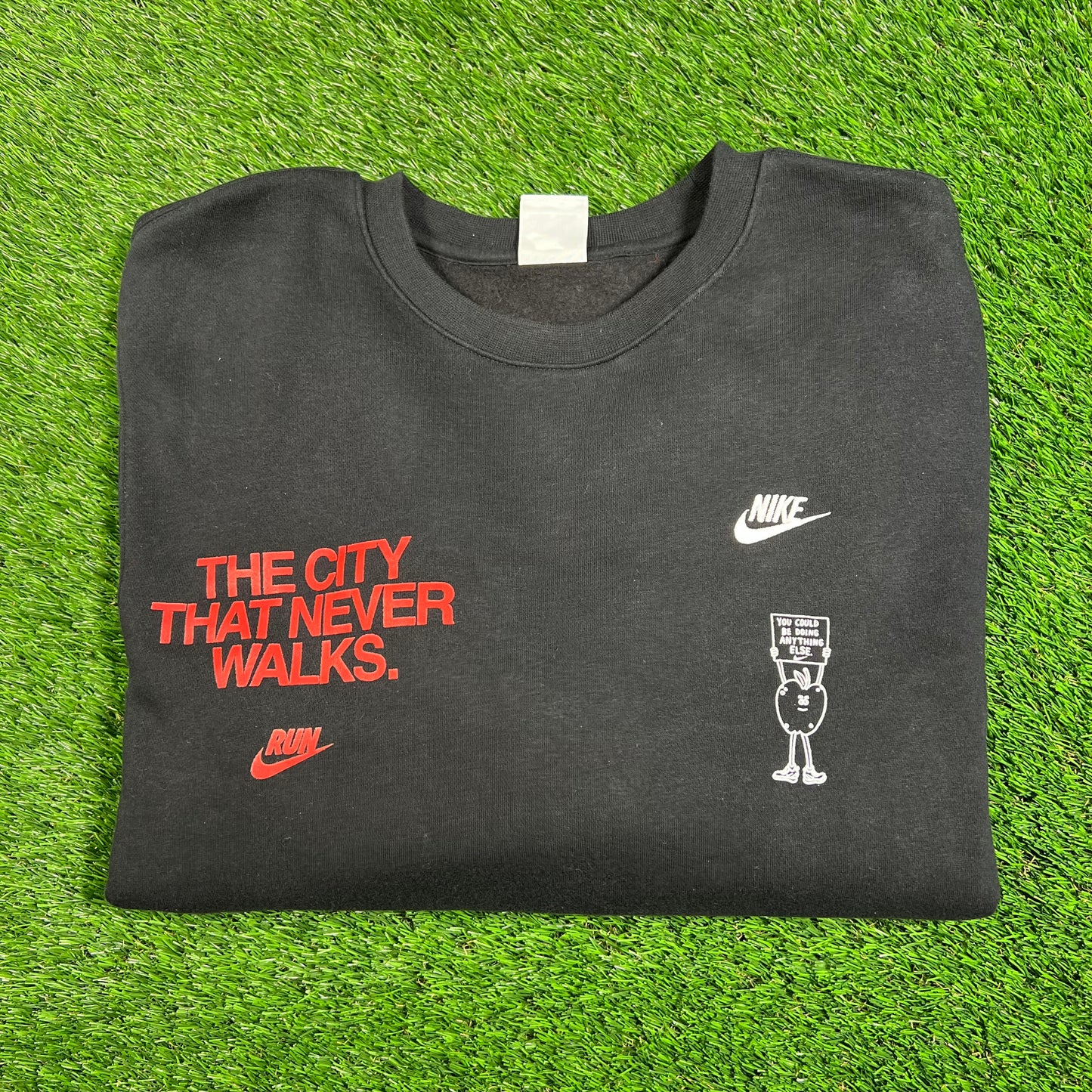 Nike "City That Never Walks" Black Crewneck Size Medium USED v17934