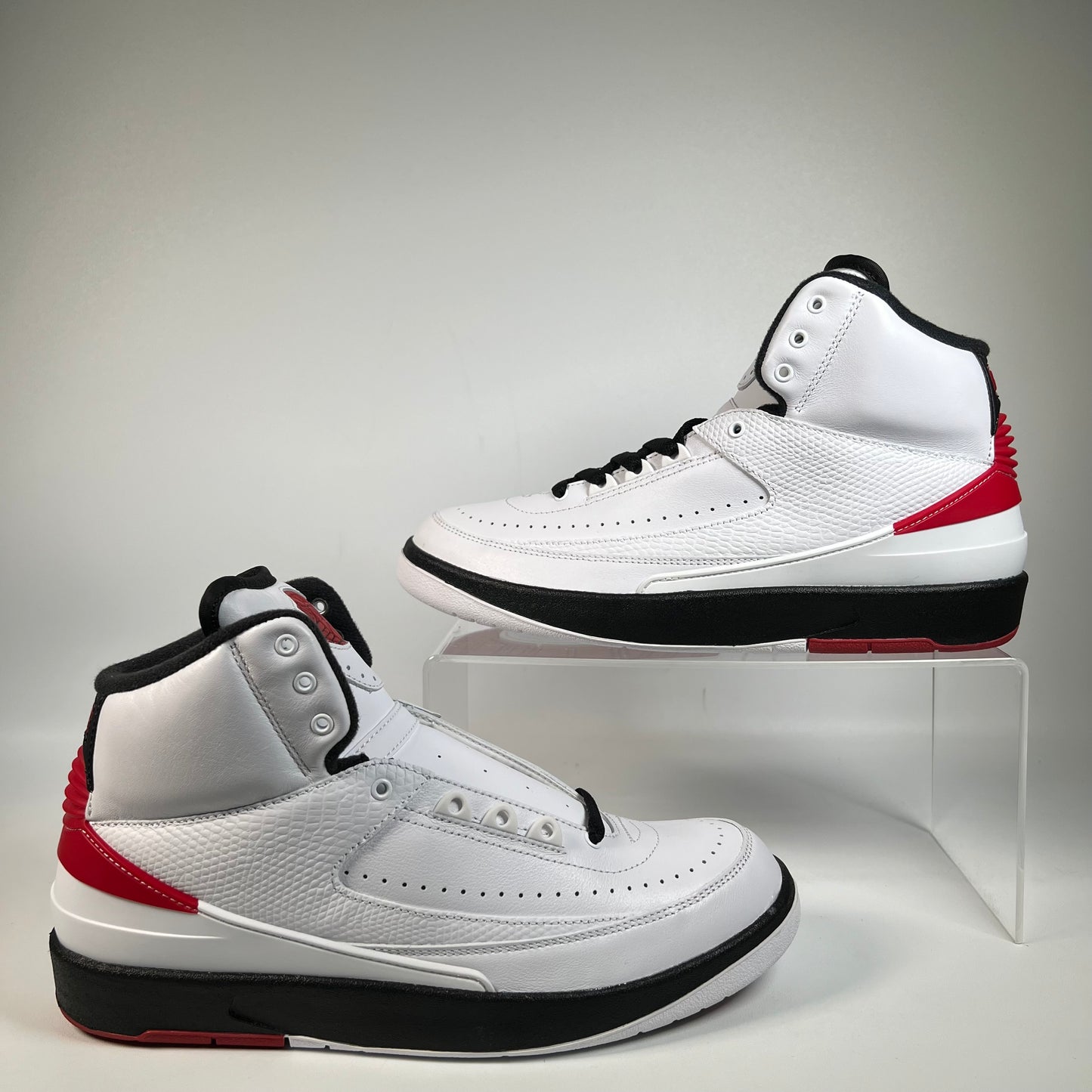 Jordan 2 Chicago (2022) Size 9m / 10.5w NEW s21872