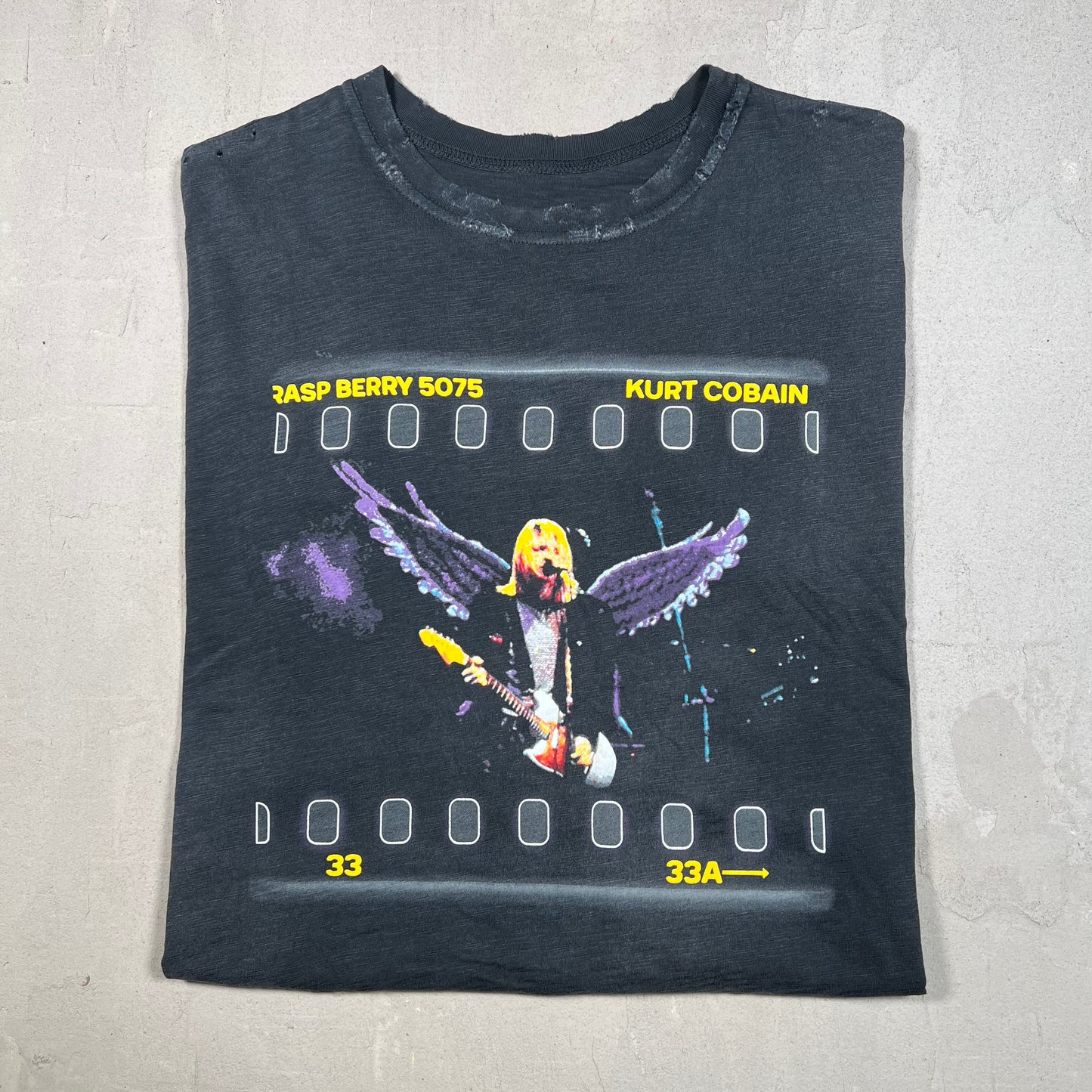 GV Gallery Kurt Cobain Washed Black Tee Size Small USED x17075