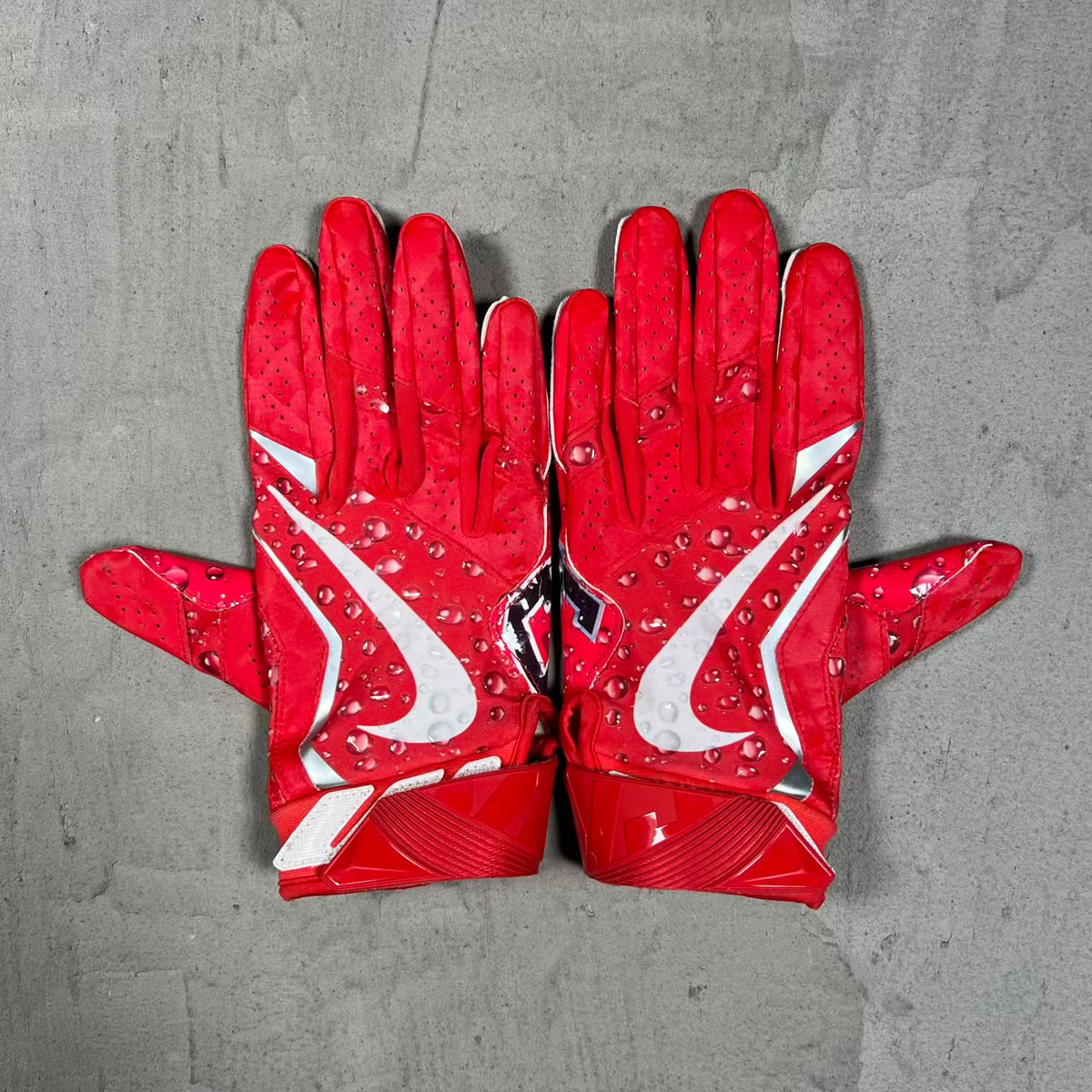 Nike Supreme Vapor Jet 4.0 Red Football Gloves USED x18659