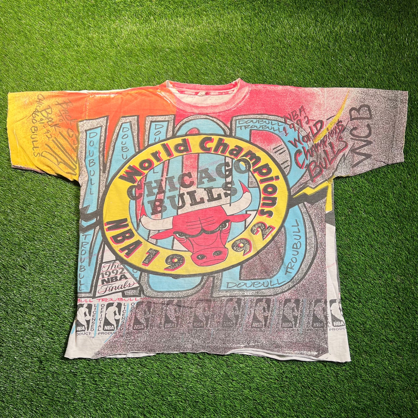 1992 Chicago Bulls "World Champions" AOP Tee Size XL USED v18811