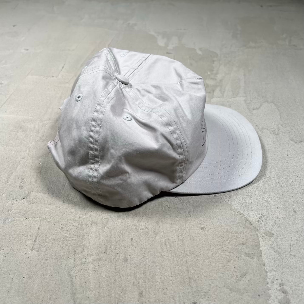Supreme KAWS Chalk Logo 5 Panel Hat Grey (2021) USED x18381