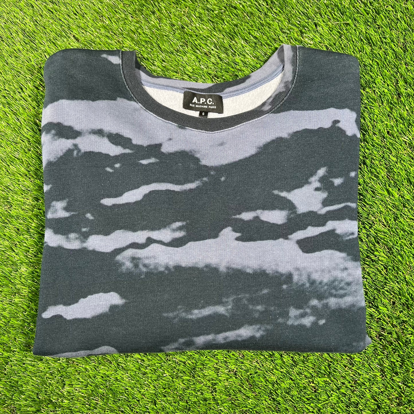 APC Rue Madame Blue Camo Crewneck Size Small USED x14600