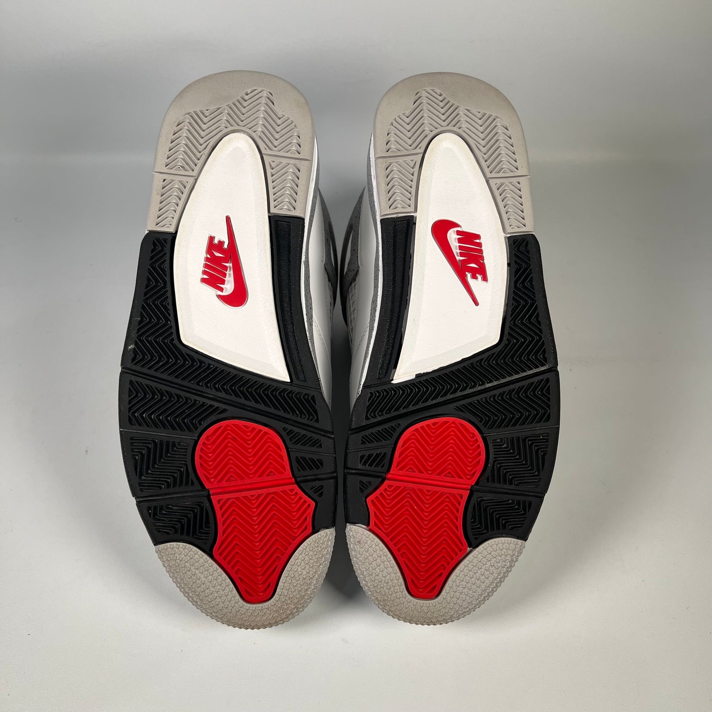 Jordan 4 White Cement (2025) Size 11 USED s19681