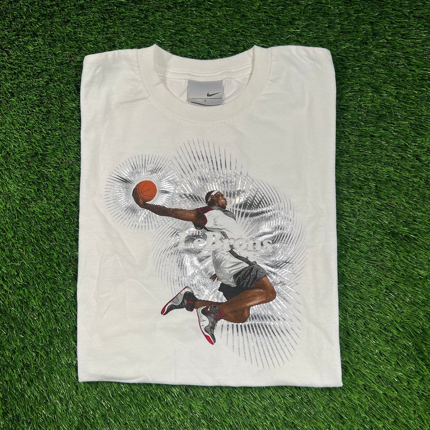 2000's Nike Lebron James White Tee Size Small USED v18343