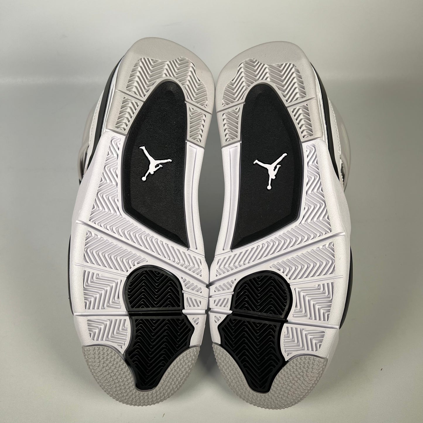 Jordan 4 Military Black (2022) Size 8 NEW s18440