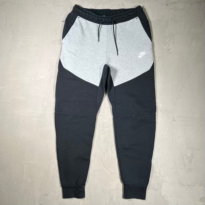 Nike Tech Black/Grey Sweatpants Size Small USED v20206