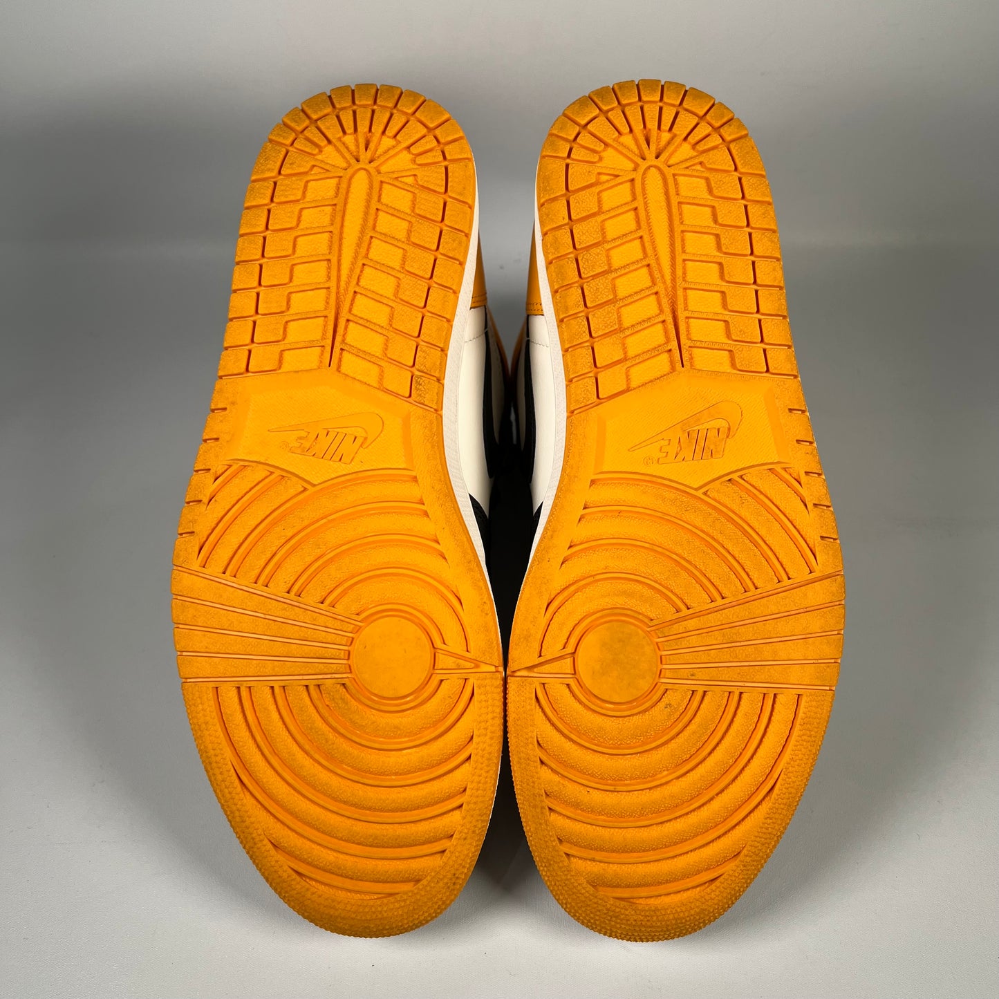 Jordan 1 High Taxi (2022) Size 11 USED s19689