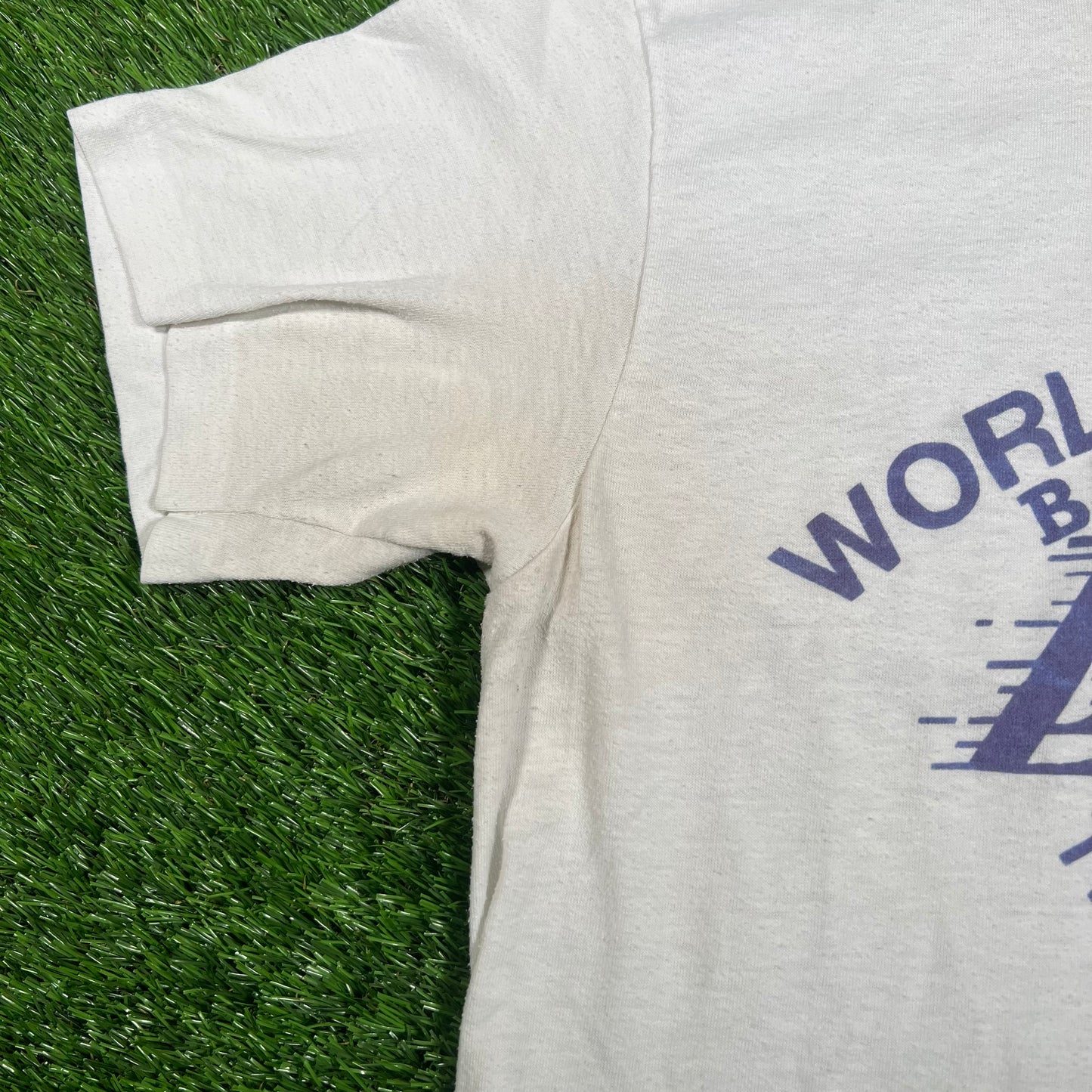 1988 LA Lakers Three Peat World Champs White Tee Size Medium USED v18106
