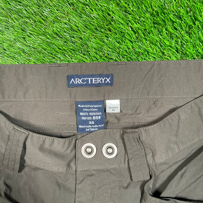Arc'teryx Lightweight Olive Green Pants Size 34 USED x16789