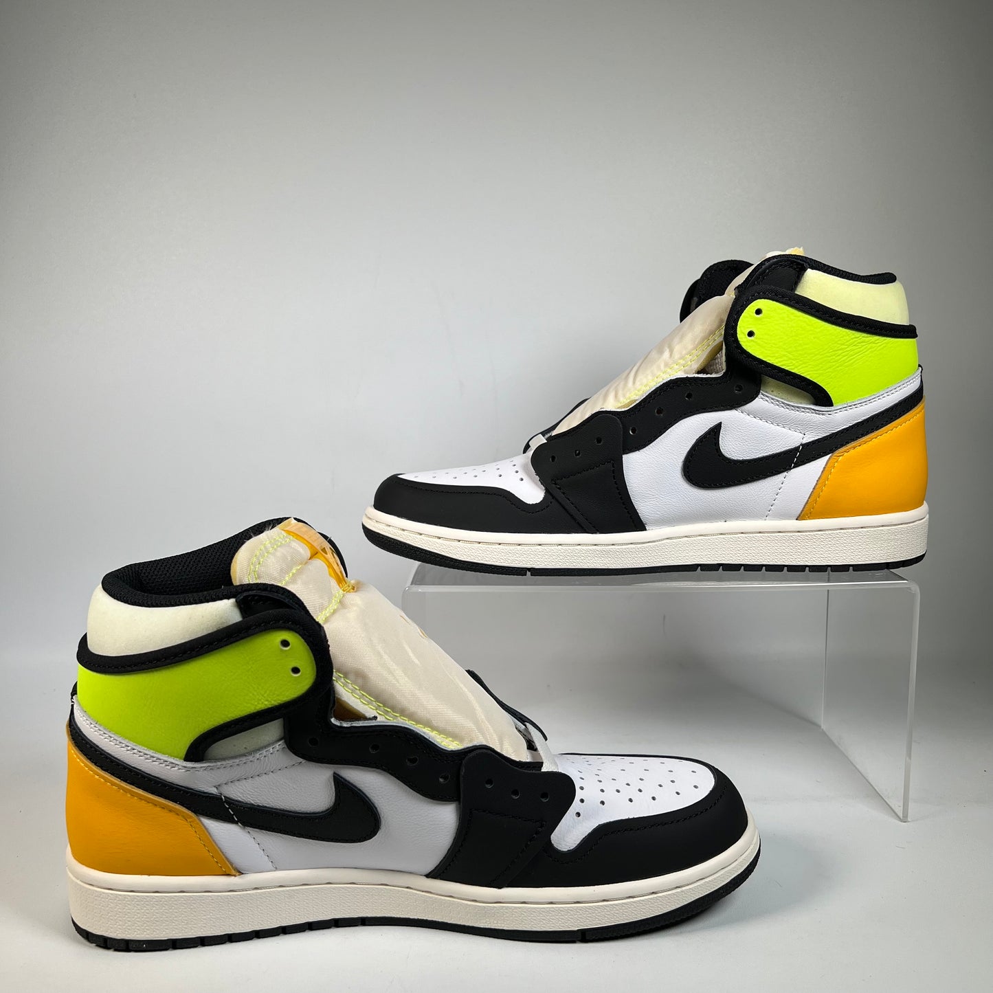 Jordan 1 High White Black Volt University Gold (2021) Size 10.5 NEW s22324