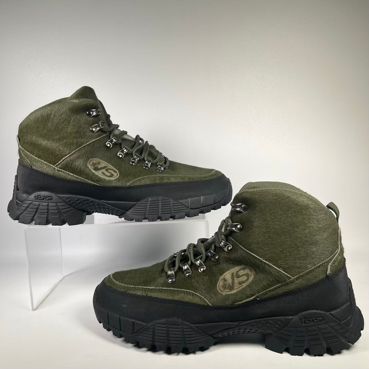 Vale Forever Grinch Hikers Size 12 USED s23809
