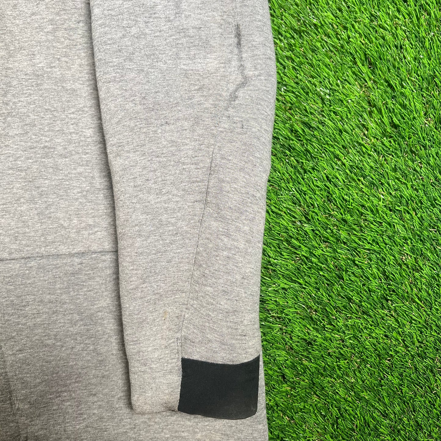 Nike Tech Thick Grey Zip Up Hoodie Size Medium USED v17910