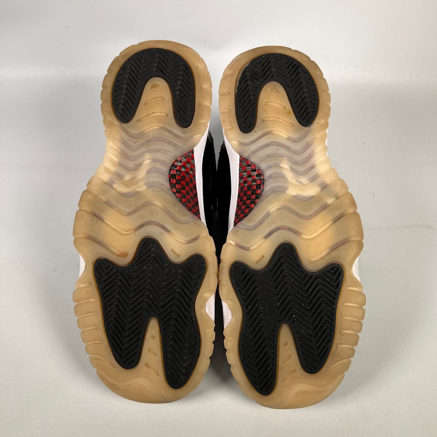 Jordan 11 Low 72-10 (2022) Size 7y USED s18792