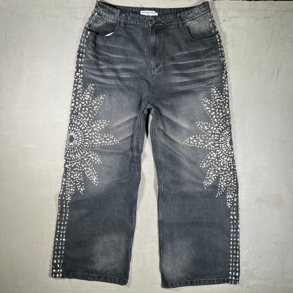 Vale Washed Black Flower Rhinestone Black Denim Jeans Size 34 USED x18923