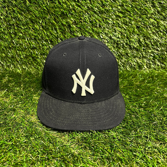 New Era NY Yankees White Logo Navy Hat Size 7 1/2 USED v16010