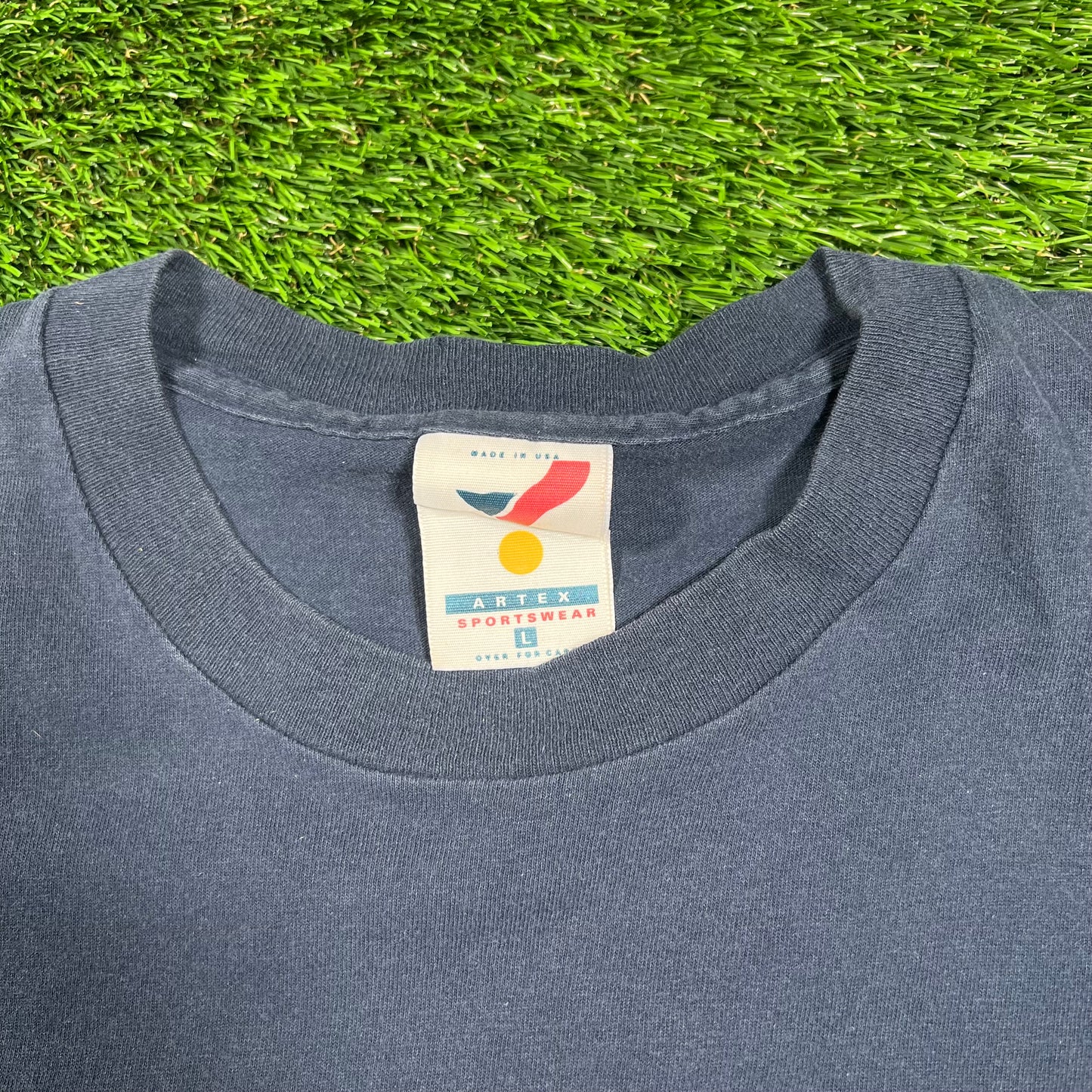 1994 New York Yankees Navy Cartoon Fastball Tee Size Large USED v18368