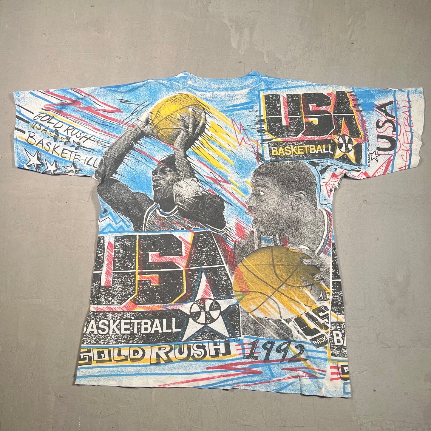 1992 Magic Johnson Tag USA Basketball Full Print Tee Size Large USED v5168