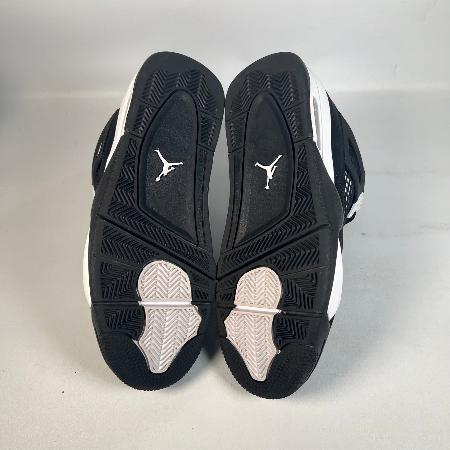 Jordan 4 White Thunder (2024) Size 8.5 USED s22021