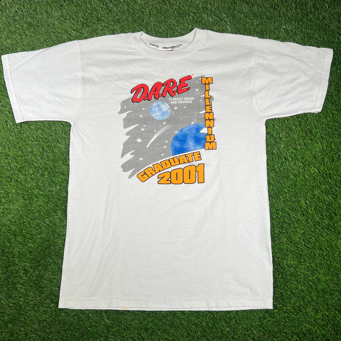 2001 Dare Millennium Graduate White Tee Size Medium USED v16774