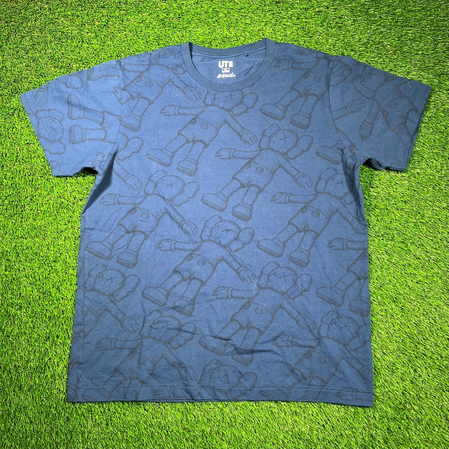 Kaws Uniqlo Laying Figure AOP Blue Tee Size XL USED x16701