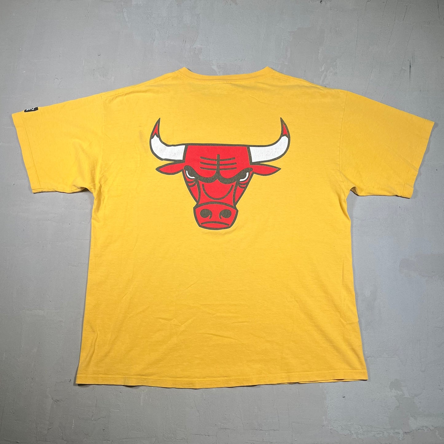 1990s Chicago Bulls Yellow Logo Tee Size XL USED v18976