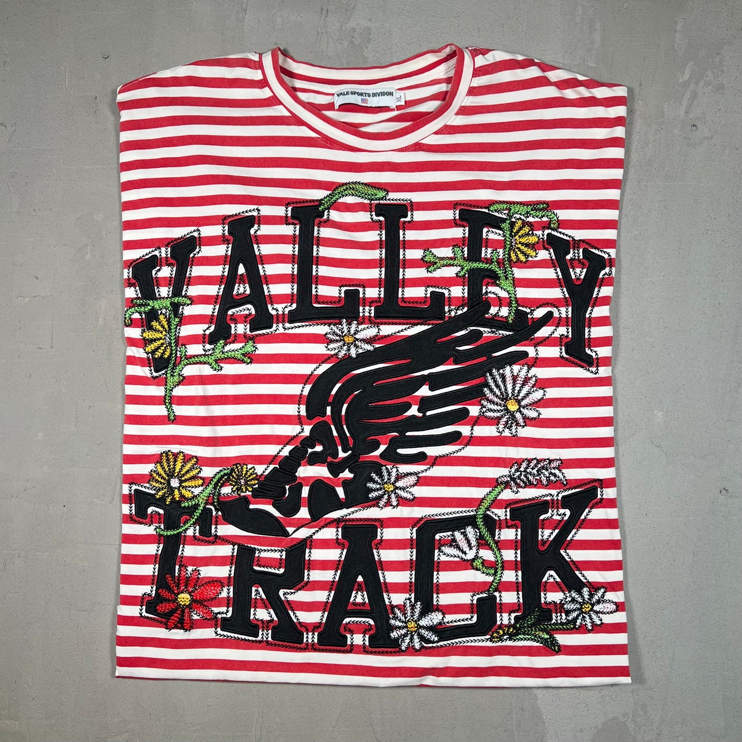 Vale Valley Dreams Striped Red Longsleeve Size XL USED x17081
