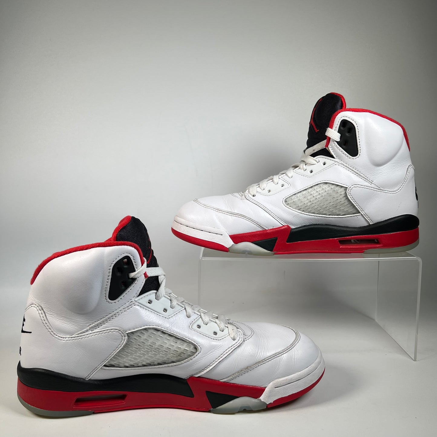 Jordan 5 Fire Red Black Tongue (2025) Size 10.5 USED s22369