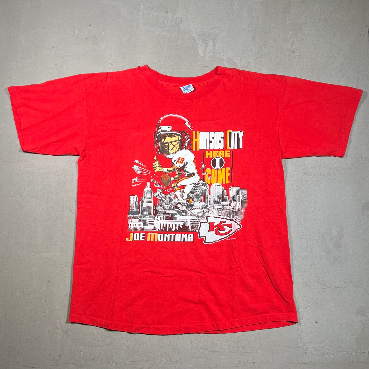 1993 Joe Montana Chiefs Here I Come Salem Tag Red Tee Size XL USED v16754