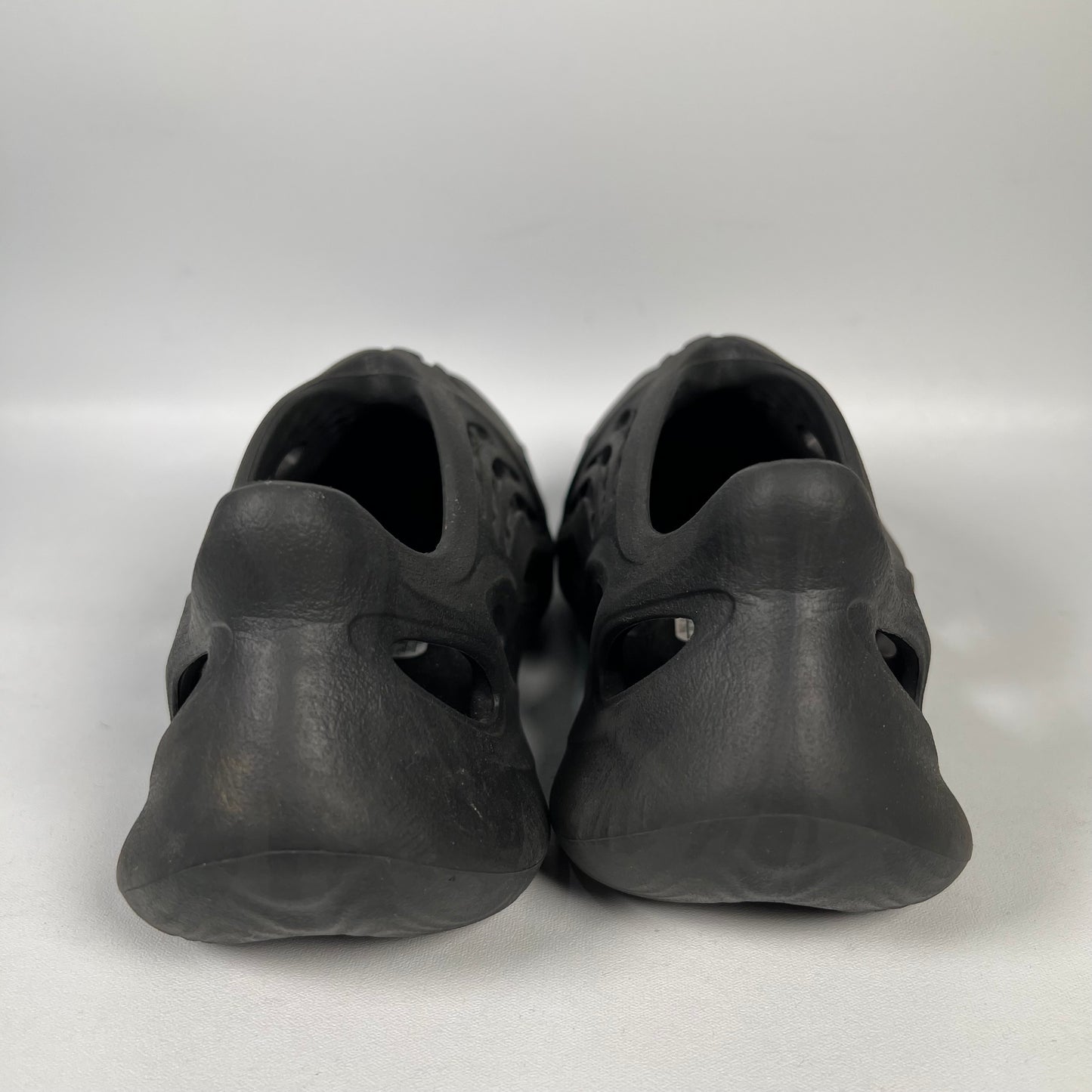 Yeezy Foam Runner Onyx (2024) Size 11k USED s18970