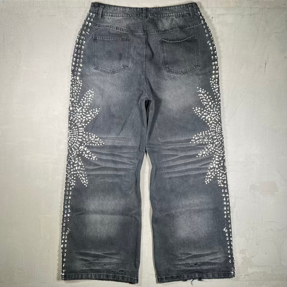 Vale Washed Black Flower Rhinestone Black Denim Jeans Size 34 USED x18923