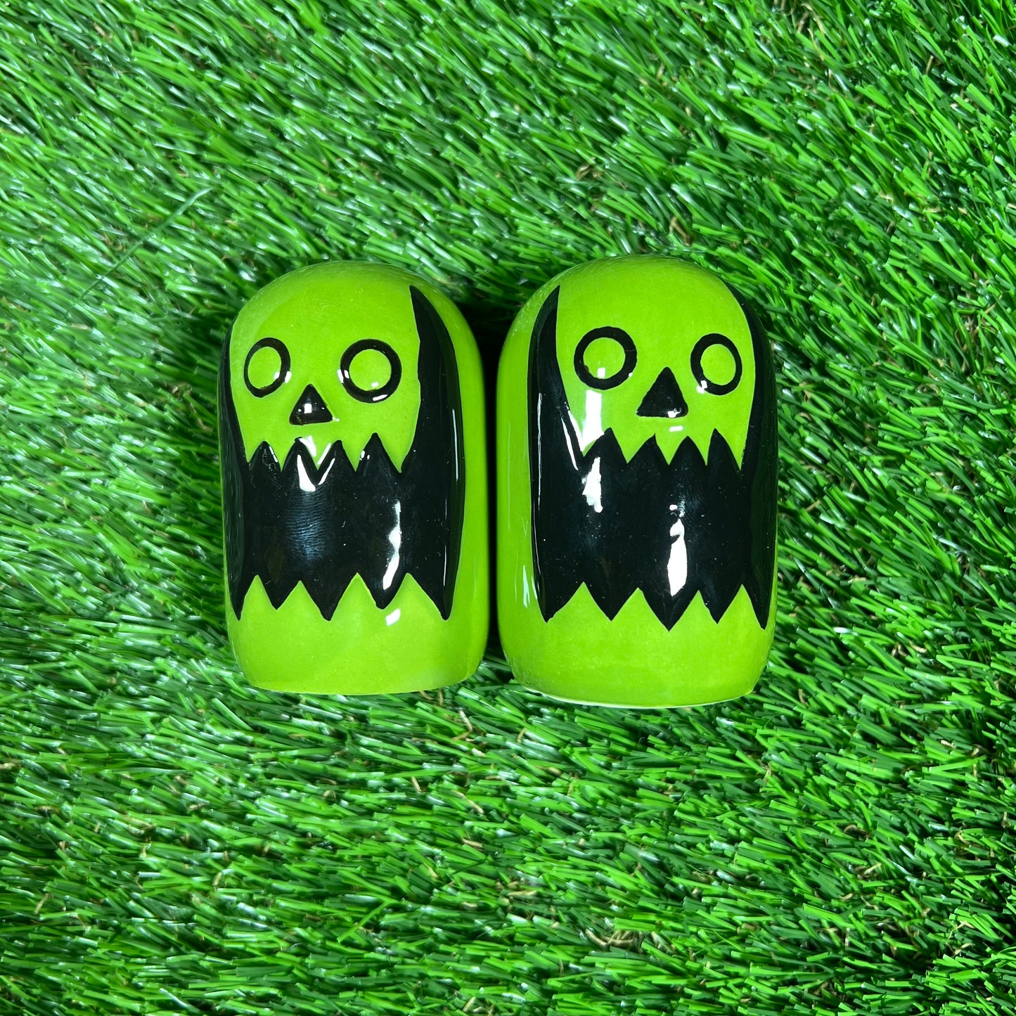 AssPizza Green Salt and Pepper Shakers NEW x14845