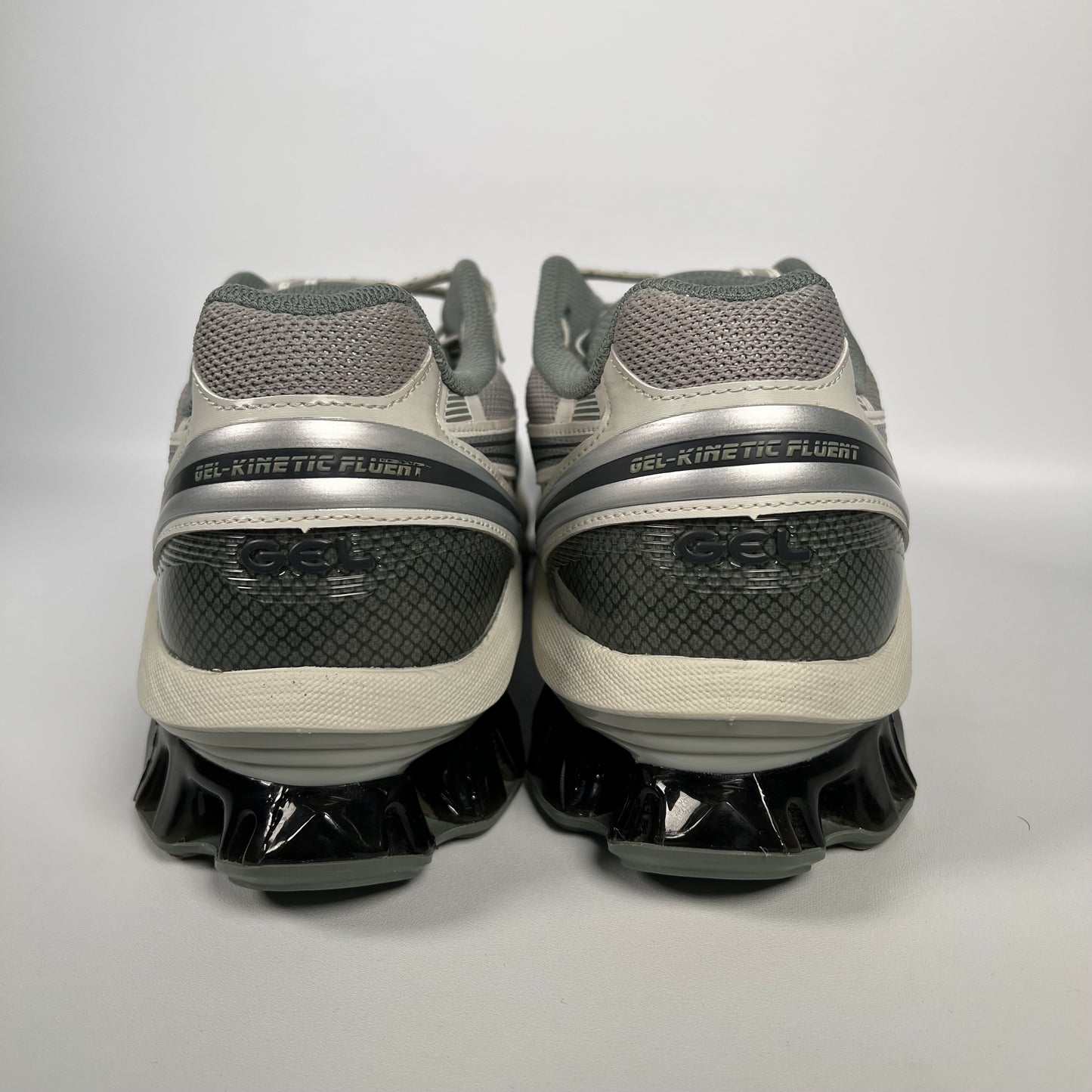 Asics Gel-Kinetic Fluent Seal Grey Pure Silver (2025) SIZE 11.5 USED s17811