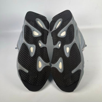 Yeezy 700v2 Hospital Blue (2019) Size 10.5 USED s23767