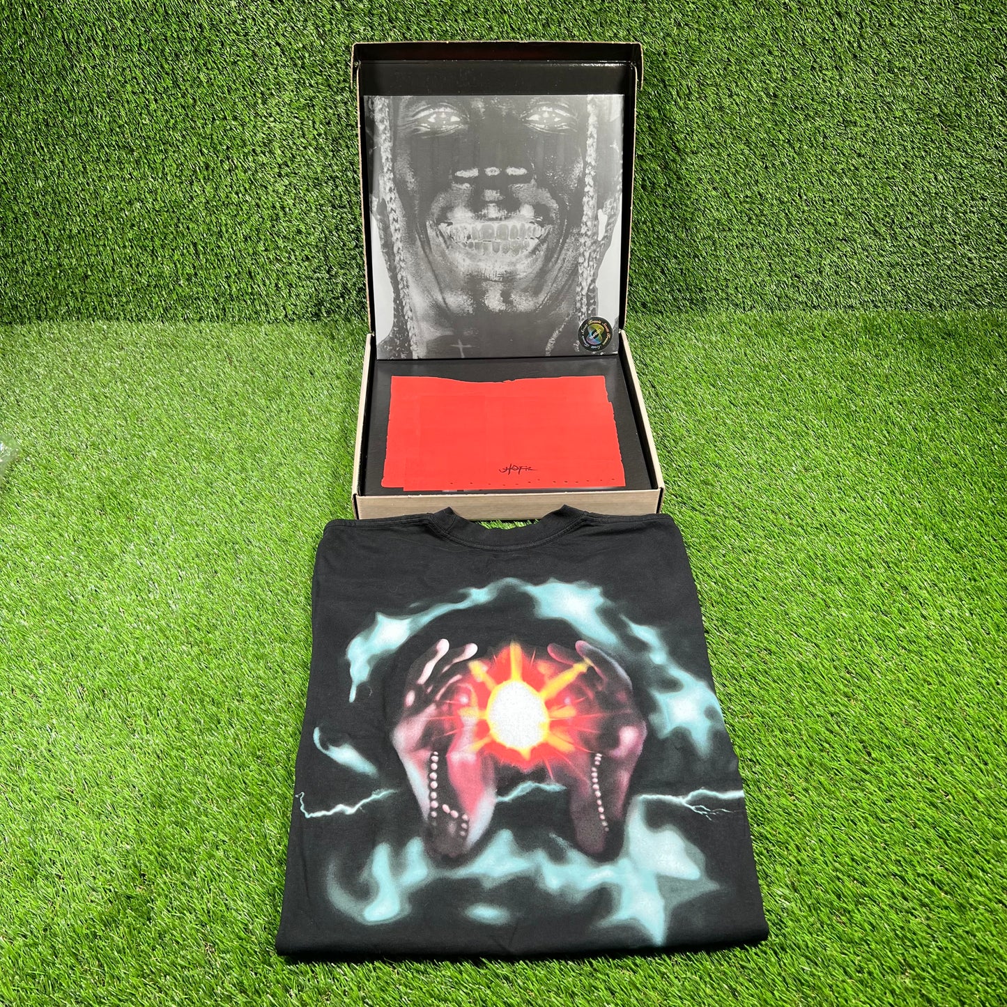 Travis Scott Utopia Vinyl Cover 5 W/ Black Tee Size Medium NEW x14685