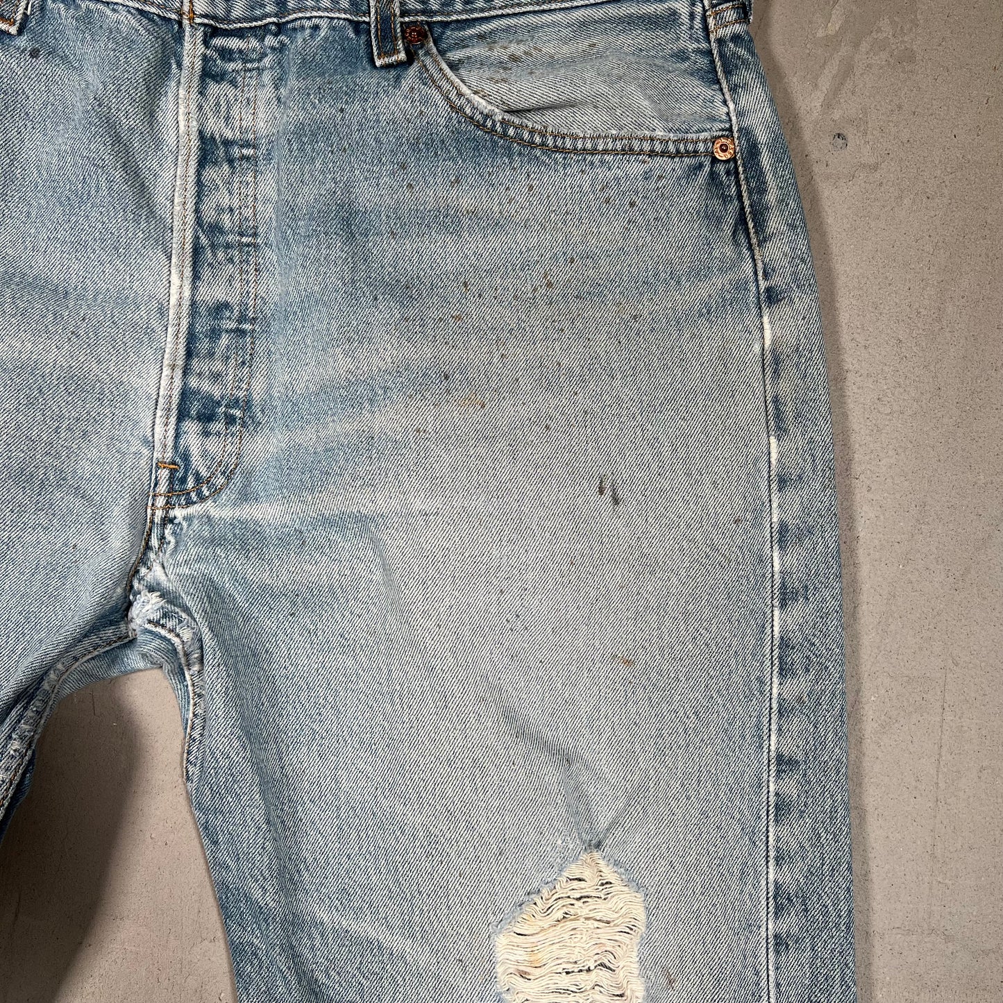 1990s Levis 501 Red Tab Blue Jeans Size 38x34 USED v19118