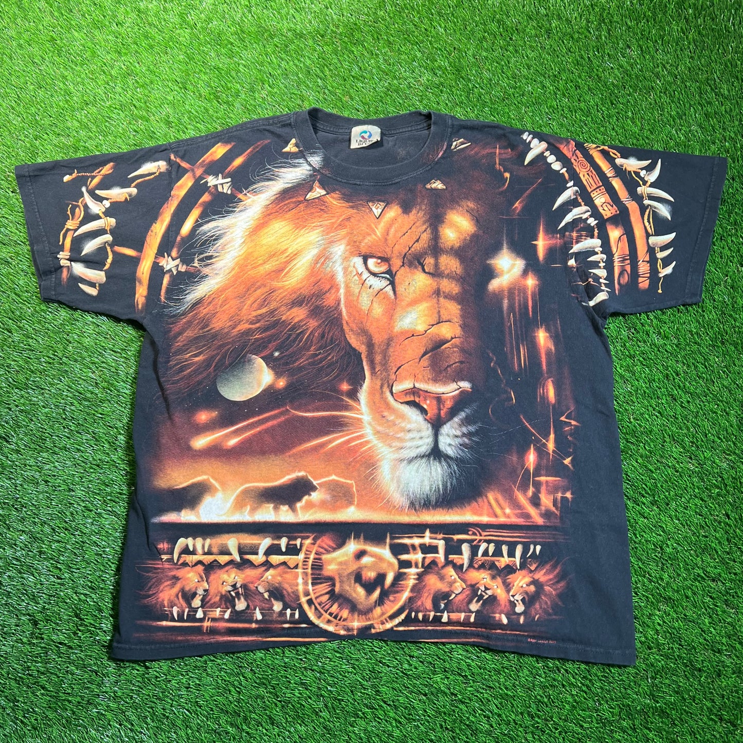 2004 Liquid Blue AOP Lion Black Tee Size Large USED v18814