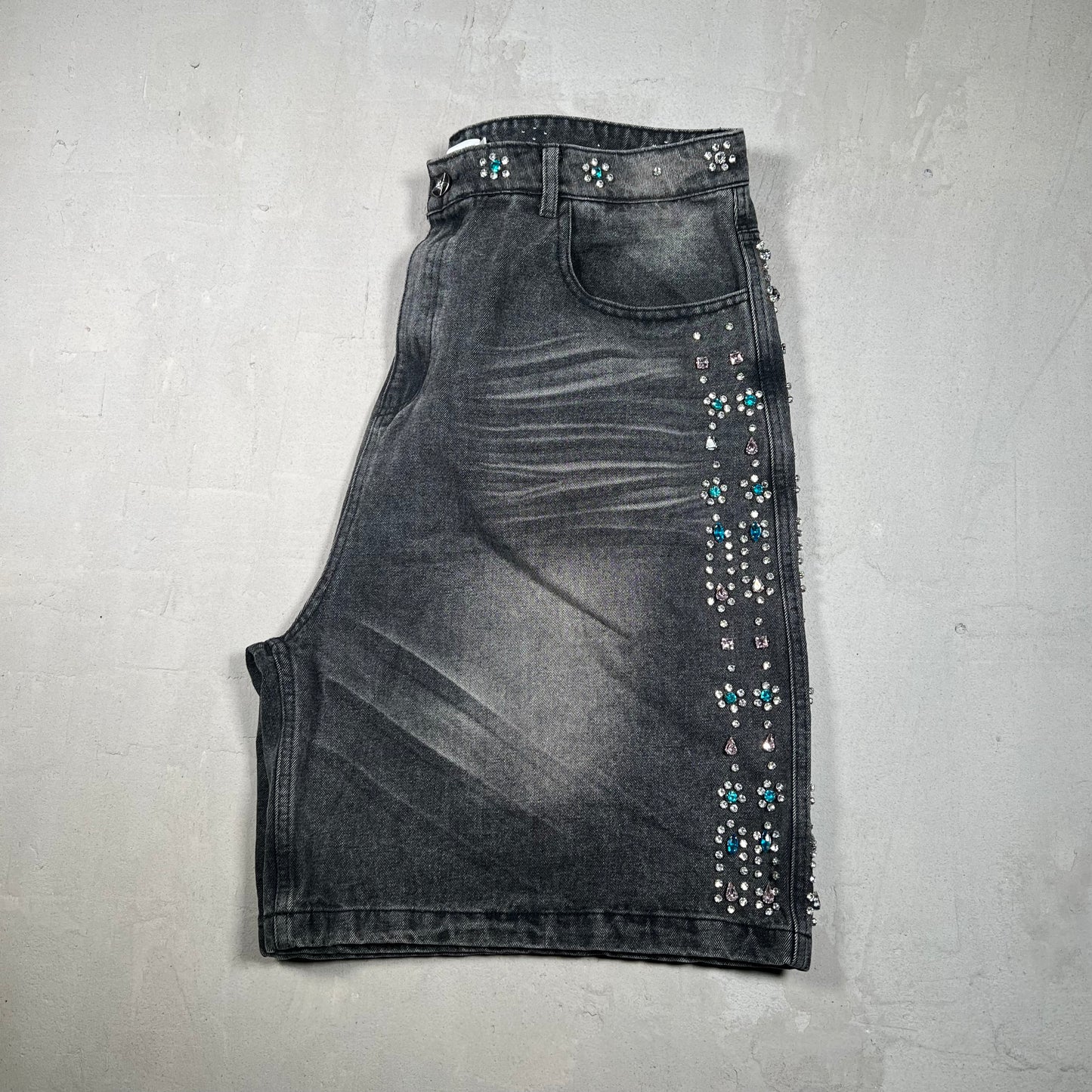 Vale Rhinestone Washed Black Denim Shorts Jhorts Size 36 USED x17341