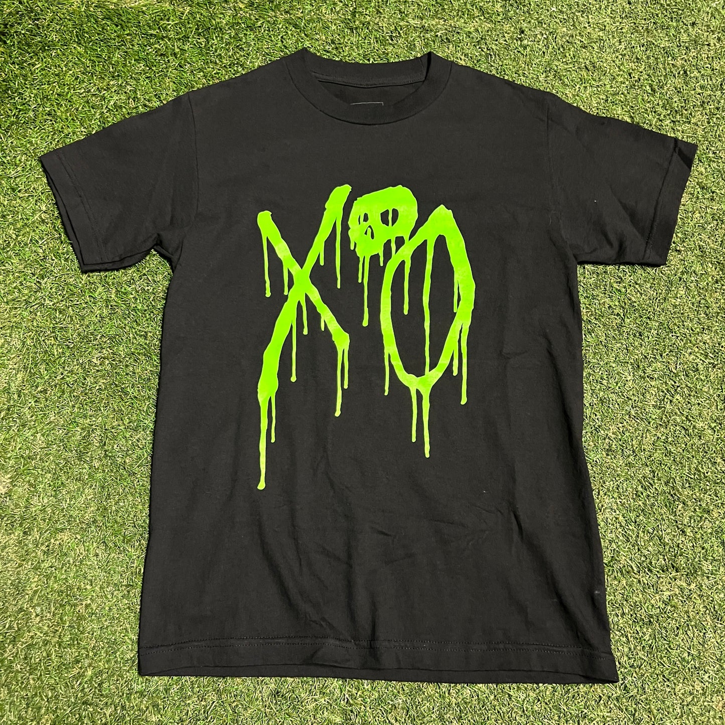 XO Nav Bad Habits Green Print Black Tee Size Small USED v16474