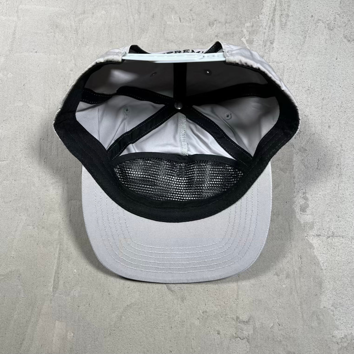 Supreme KAWS Chalk Logo 5 Panel Hat Grey (2021) USED x18381