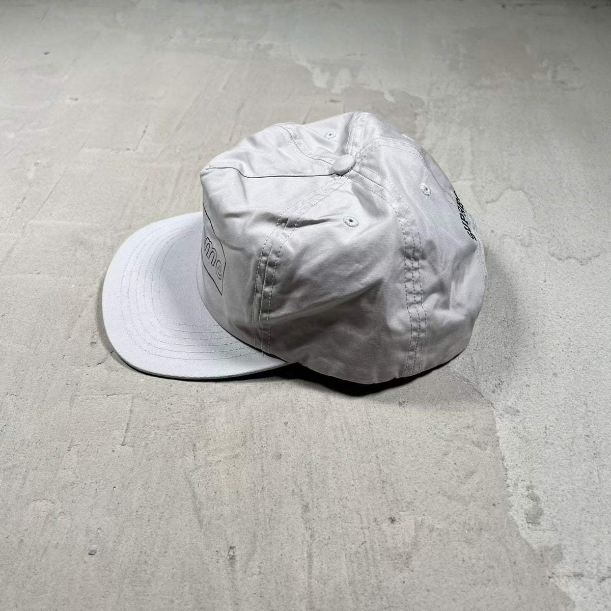 Supreme KAWS Chalk Logo 5 Panel Hat Grey (2021) USED x18381