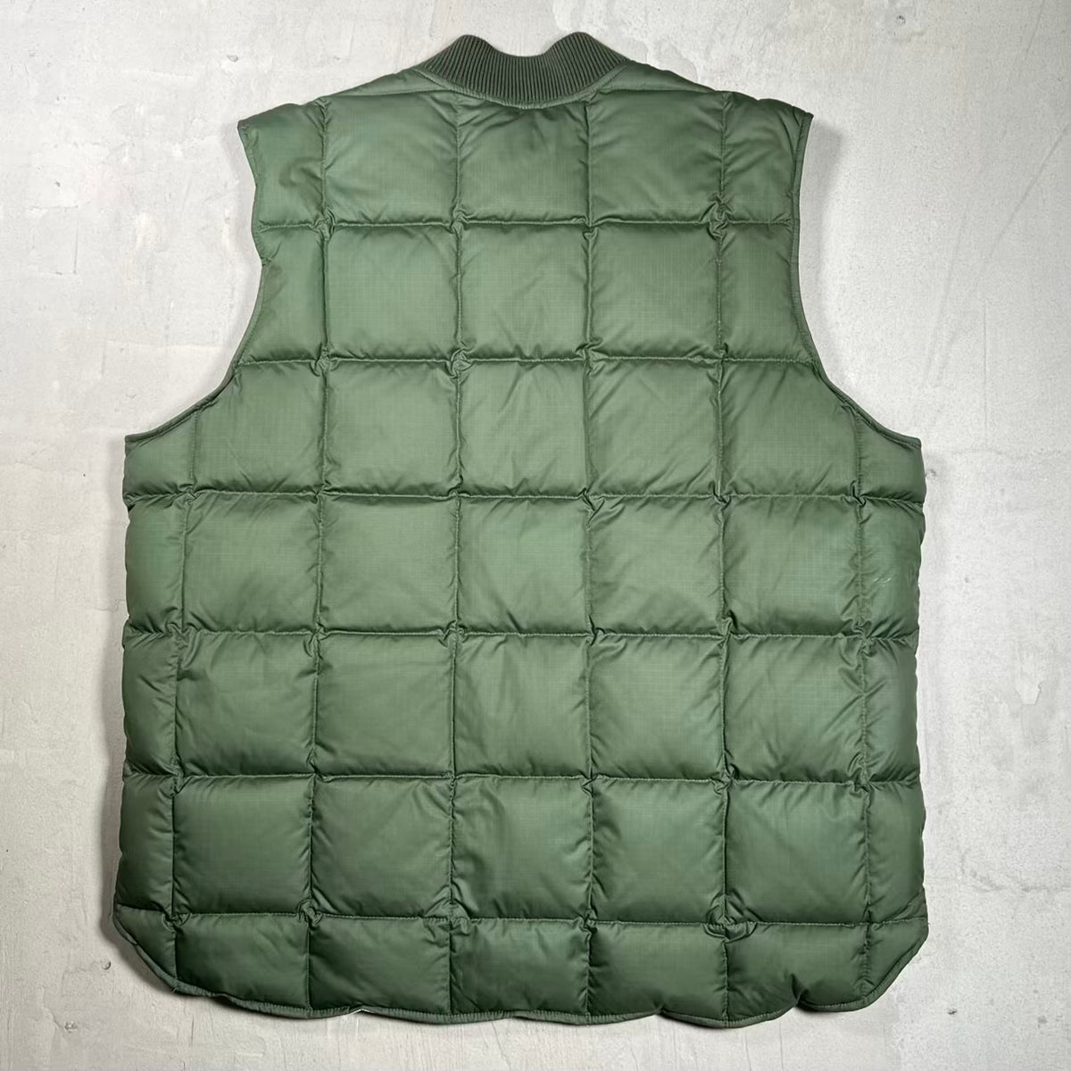 JJJJound Eddie Bauer Canadian Olive Green Vest Size Large USED x18391