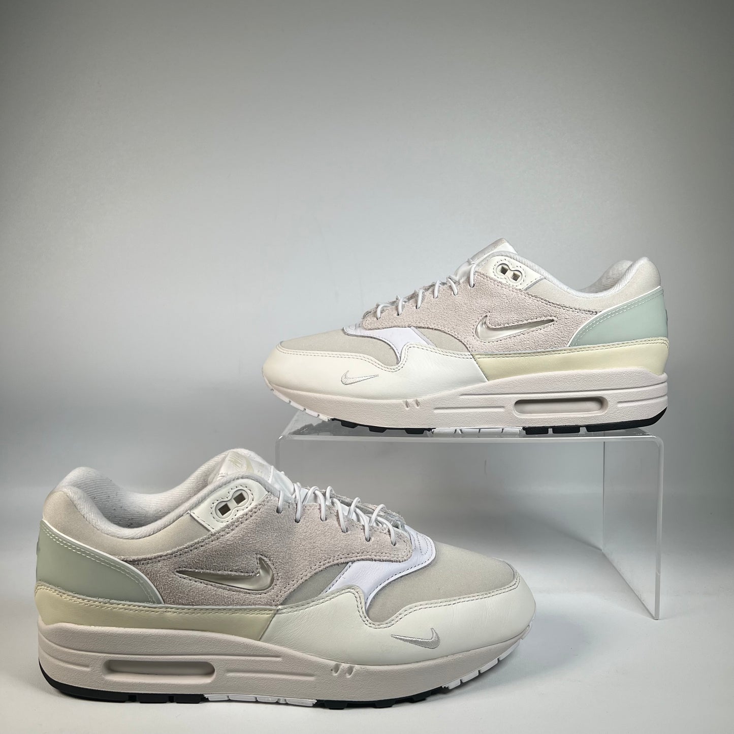 Nike Air Max 1 Hangul Day (2022) Size 9.5 USED s21926