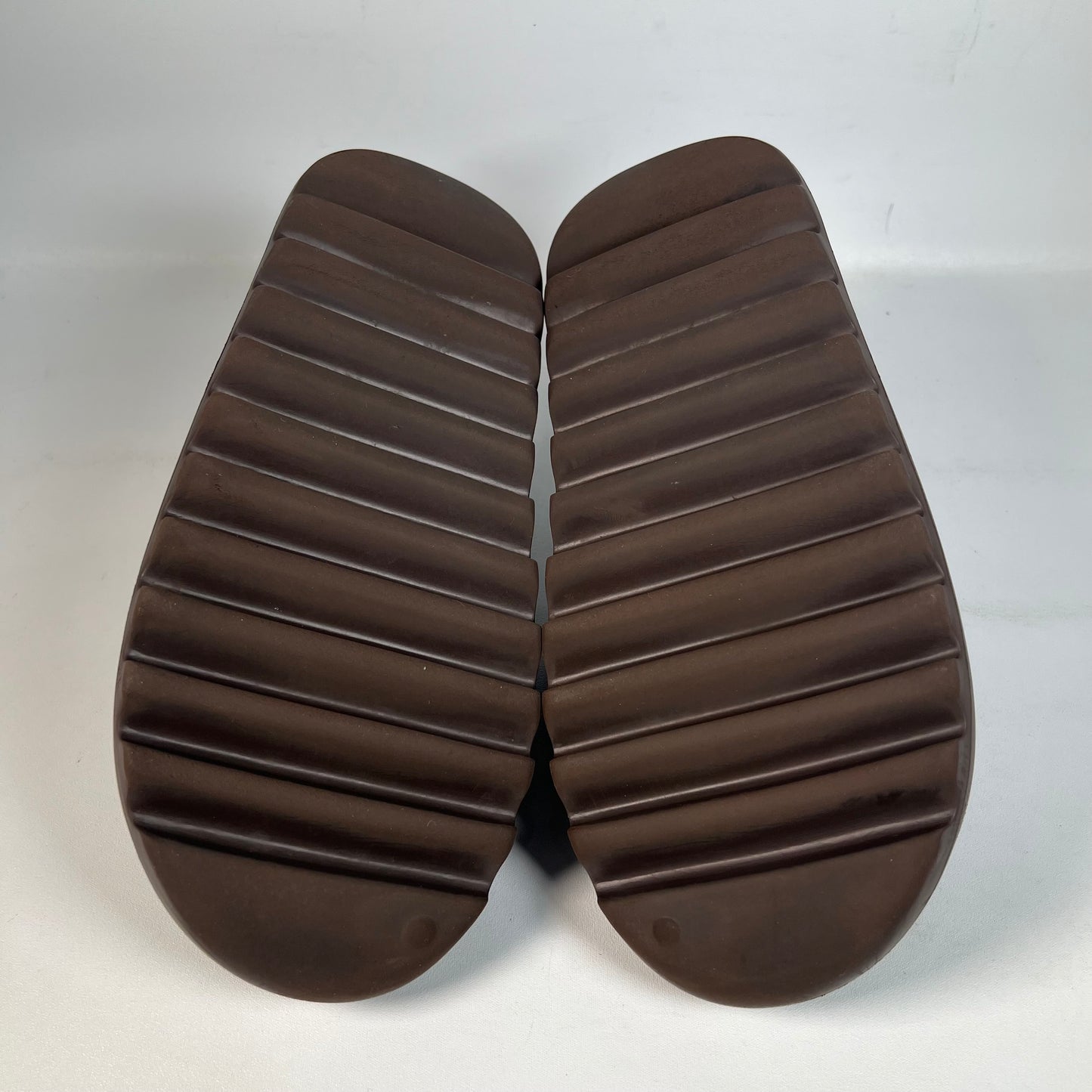 Yeezy Slide Soot (2020) Size 11 USED s22047