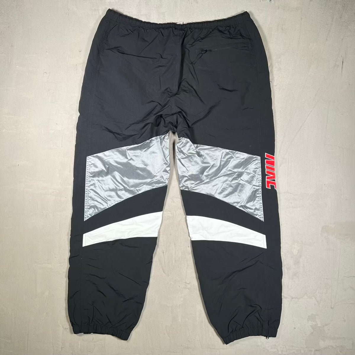 Supreme Nike Warm Up Black/Silver Track Sweatpants (2019) Size Large USED x18949